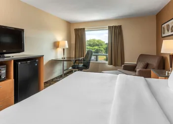 Comfort Inn Sept-Iles hotel thumbnail 8