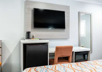 Travelodge Inn & Suites by Wyndham Bell Los Angeles Area hotel thumbnail 5