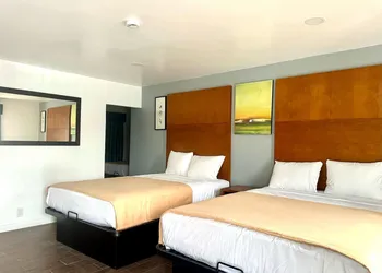 Oceanside Inn & Suites hotel thumbnail 4