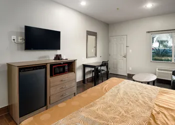 Moonlight Suites - Houston George Bush Intl Airport hotel thumbnail 7