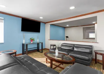 Baymont by Wyndham Piqua hotel thumbnail 3