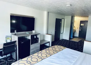 Baymont by Wyndham Piqua hotel thumbnail 8