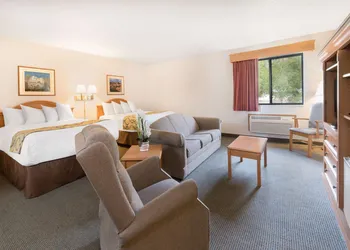 Baymont by Wyndham Hot Springs hotel thumbnail 6