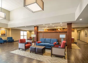 Comfort Suites Dodge City hotel thumbnail 2