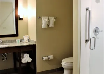 Comfort Suites Dodge City hotel thumbnail 5