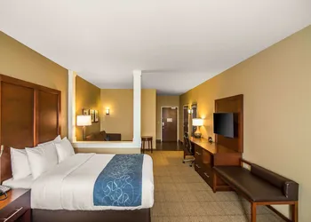 Comfort Suites Dodge City hotel thumbnail 8