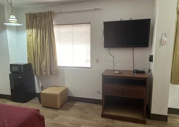 Lakeinn hotel thumbnail 2