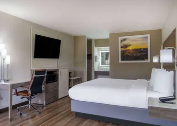 Days Inn by Wyndham Clemson hotel thumbnail 5