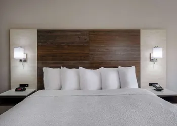 Days Inn by Wyndham Clemson hotel thumbnail 7