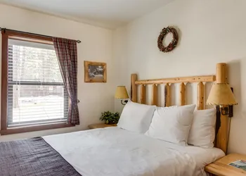 Franciscan Lakeside Lodge hotel thumbnail 4