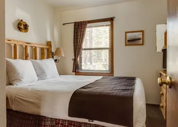 Franciscan Lakeside Lodge hotel thumbnail 5