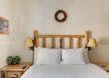 Franciscan Lakeside Lodge hotel thumbnail 6