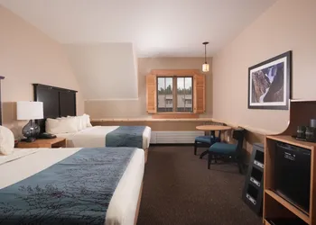 Canyon Lodge & Cabins - Inside the Park hotel thumbnail 6