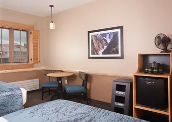 Canyon Lodge & Cabins - Inside the Park hotel thumbnail 8