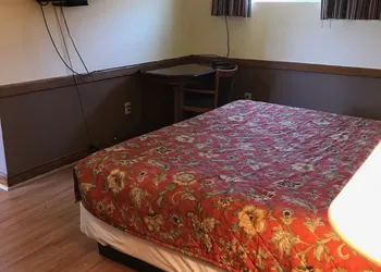 Royal Inn Motel hotel thumbnail 3