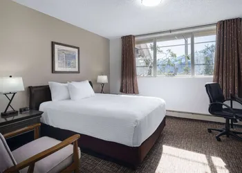Ramada by Wyndham Juneau hotel thumbnail 8