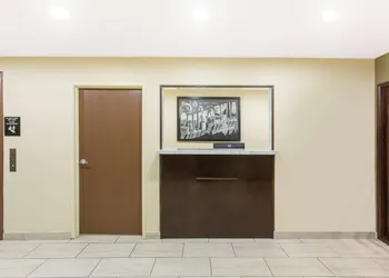 Super 8 by Wyndham National City Chula Vista hotel thumbnail 2