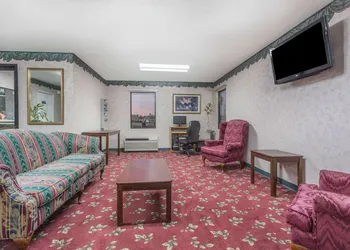 Days Inn by Wyndham Royston hotel thumbnail 2