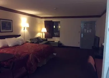 Days Inn by Wyndham Royston hotel thumbnail 4