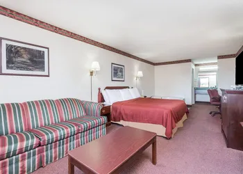 Days Inn by Wyndham Royston hotel thumbnail 5