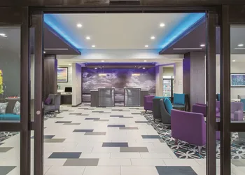 La Quinta Inn & Suites by Wyndham Enid hotel thumbnail 2