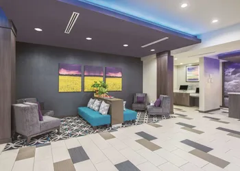 La Quinta Inn & Suites by Wyndham Enid hotel thumbnail 4