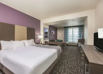 La Quinta Inn & Suites by Wyndham Enid hotel thumbnail 8