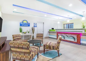 Days Inn & Suites by Wyndham Madisonville hotel thumbnail 2