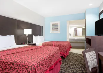 Days Inn & Suites by Wyndham Madisonville hotel thumbnail 6