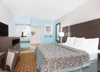 Days Inn & Suites by Wyndham Madisonville hotel thumbnail 7