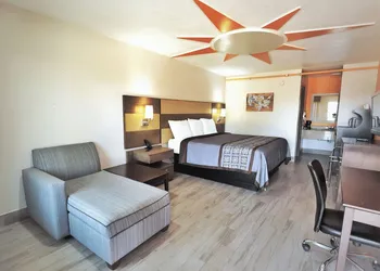 Scottish Inns & Suites Shenandoah Woodlands Mall hotel thumbnail 2