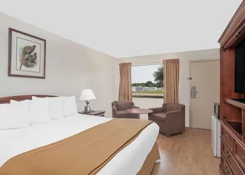 Courtyard Hotel & Event Center hotel thumbnail 4