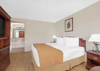 Courtyard Hotel & Event Center hotel thumbnail 5