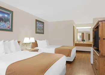 Courtyard Hotel & Event Center hotel thumbnail 6