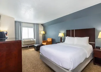 Comfort Inn And Suites hotel thumbnail 3