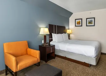 Comfort Inn And Suites hotel thumbnail 4