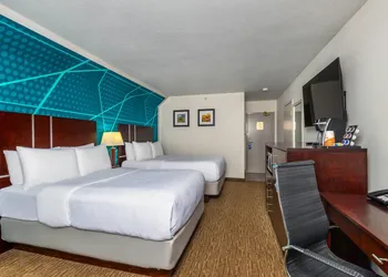 Comfort Inn And Suites hotel thumbnail 6