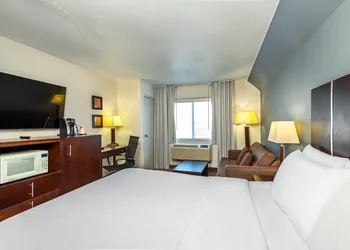 Comfort Inn And Suites hotel thumbnail 8