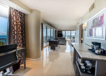 DoubleTree by Hilton Grand Hotel Biscayne Bay hotel thumbnail 3