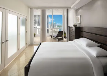 DoubleTree by Hilton Grand Hotel Biscayne Bay hotel thumbnail 6