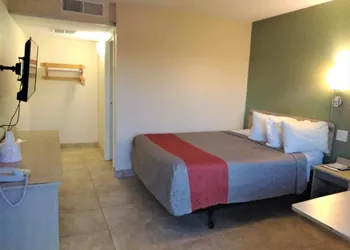 Red Carpet Inn Jeffersonville hotel thumbnail 5