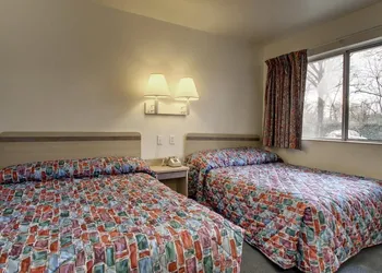 Red Carpet Inn Jeffersonville hotel thumbnail 7