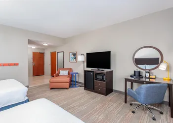 Hampton Inn & Suites Parkersburg Downtown hotel thumbnail 3