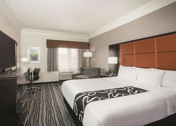 La Quinta Inn & Suites by Wyndham Dublin - Pleasanton hotel thumbnail 6