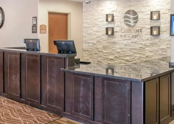 Comfort Inn & Suites hotel thumbnail 2
