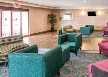 Comfort Inn & Suites hotel thumbnail 5