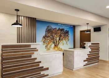 La Quinta Inn & Suites by Wyndham Santa Clarita - Valencia hotel thumbnail 2