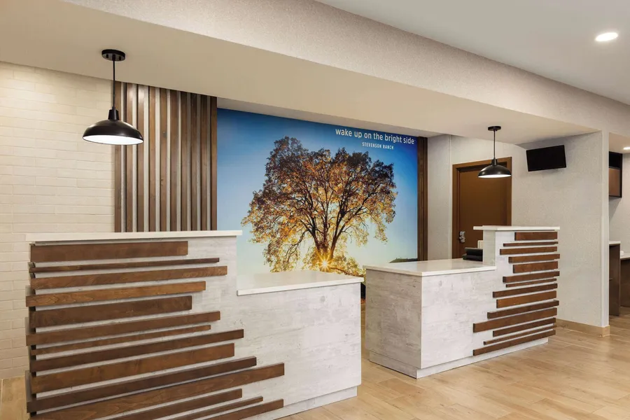 La Quinta Inn & Suites by Wyndham Santa Clarita - Valencia hotel detail image 2