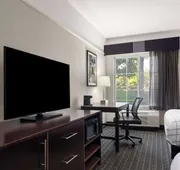 La Quinta Inn & Suites by Wyndham Santa Clarita - Valencia hotel detail image 4