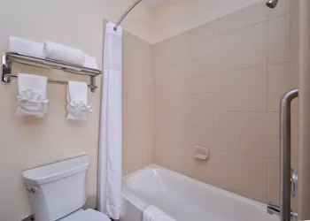 Americas Best Value Inn & Suites Cuero hotel thumbnail 8